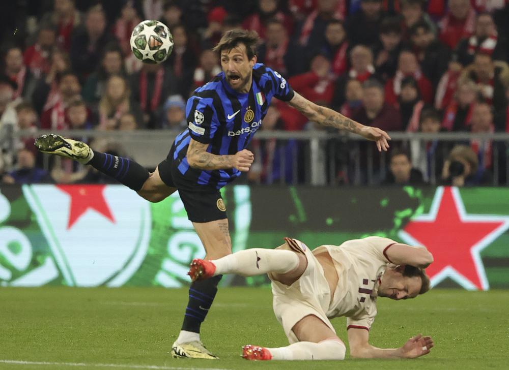 回顾纽卡2-2切尔西判罚争议：VAR手动划线、查洛巴撞倒戈登未判点（回看纽卡2-2切尔西判罚风波：VAR人工划线，查洛巴撞翻戈登未判点球）