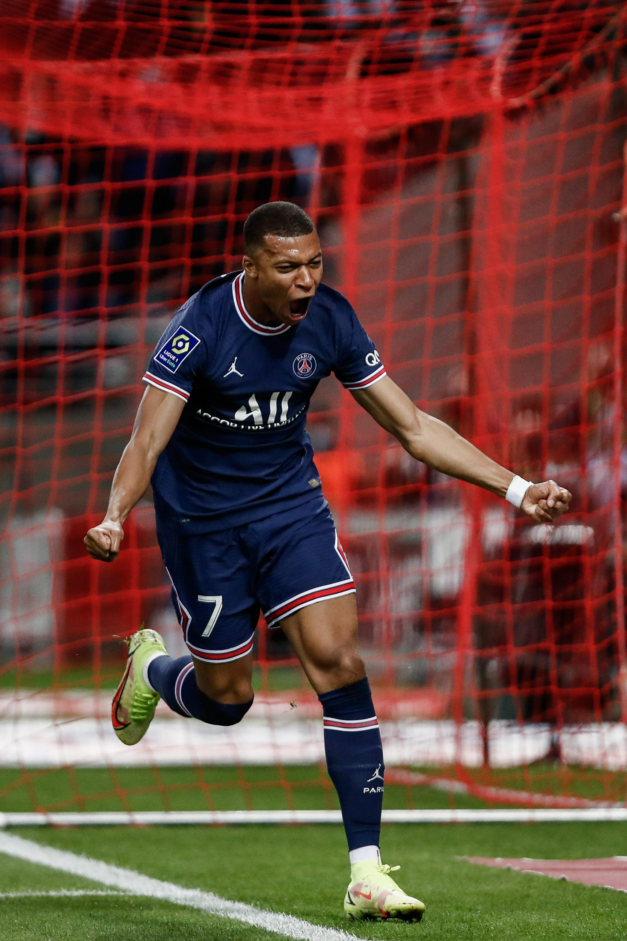 马丁内斯称赞B费：他是助攻之王，曼联在他上场时截然不同