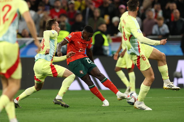 莫雷托：药厂不愿把格里马尔多卖给拜仁，球员也倾向回西班牙