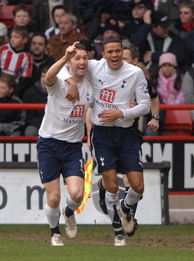 足球国足训练课发生小插曲，球员被逗笑