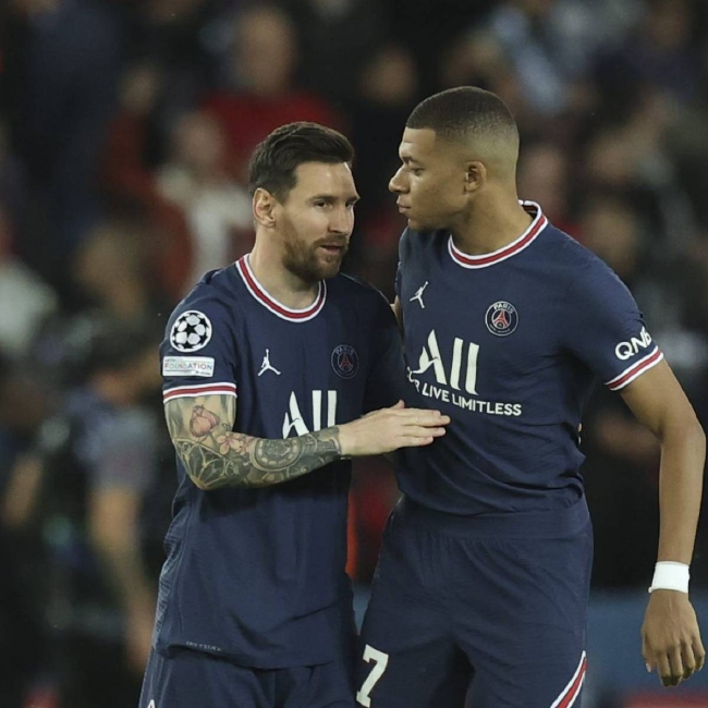 足球中超球员获选月最佳，数据联盟第一