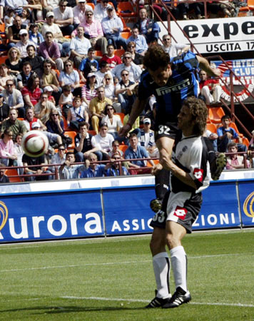 申花3-1津门虎连续两年屈居亚军，李嗣镕首秀即破门，吴曦点射