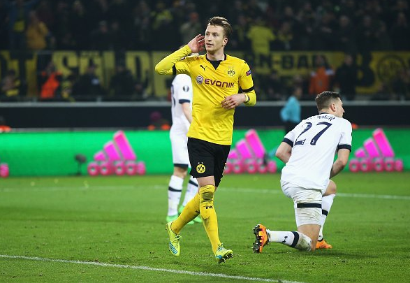 热搜第一！#泰勒斯威夫特官宣订婚 ，男方是知名橄榄球球星