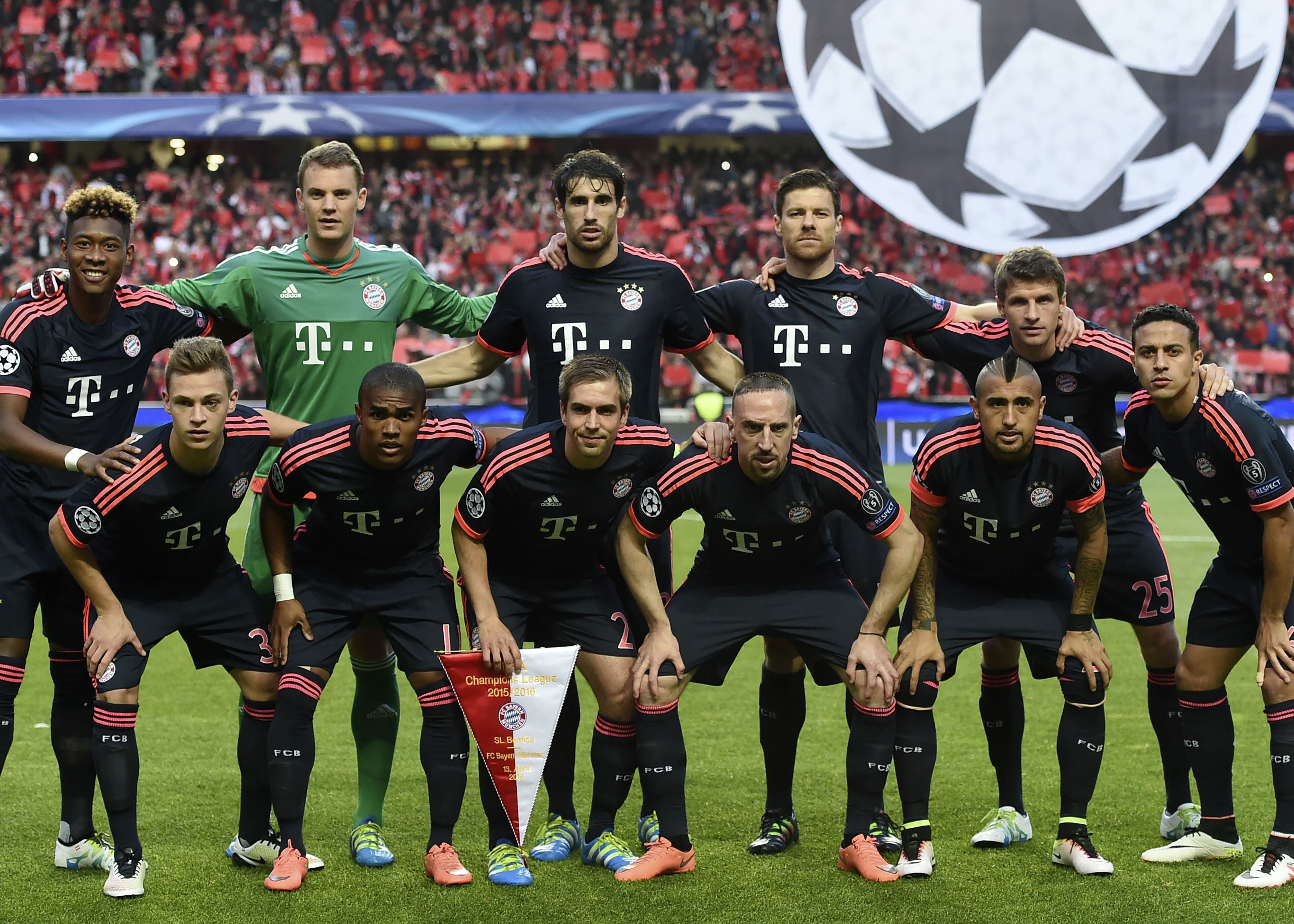 疯狂的足球：米兰门神迈尼昂的盘带合集（绿茵狂潮：米兰门神迈尼昂炫技盘带集锦）