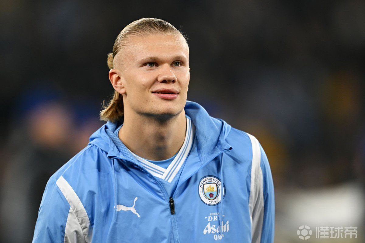 久常凉在比赛中手滑，球杆脱手刚好砸在了自己的小球上