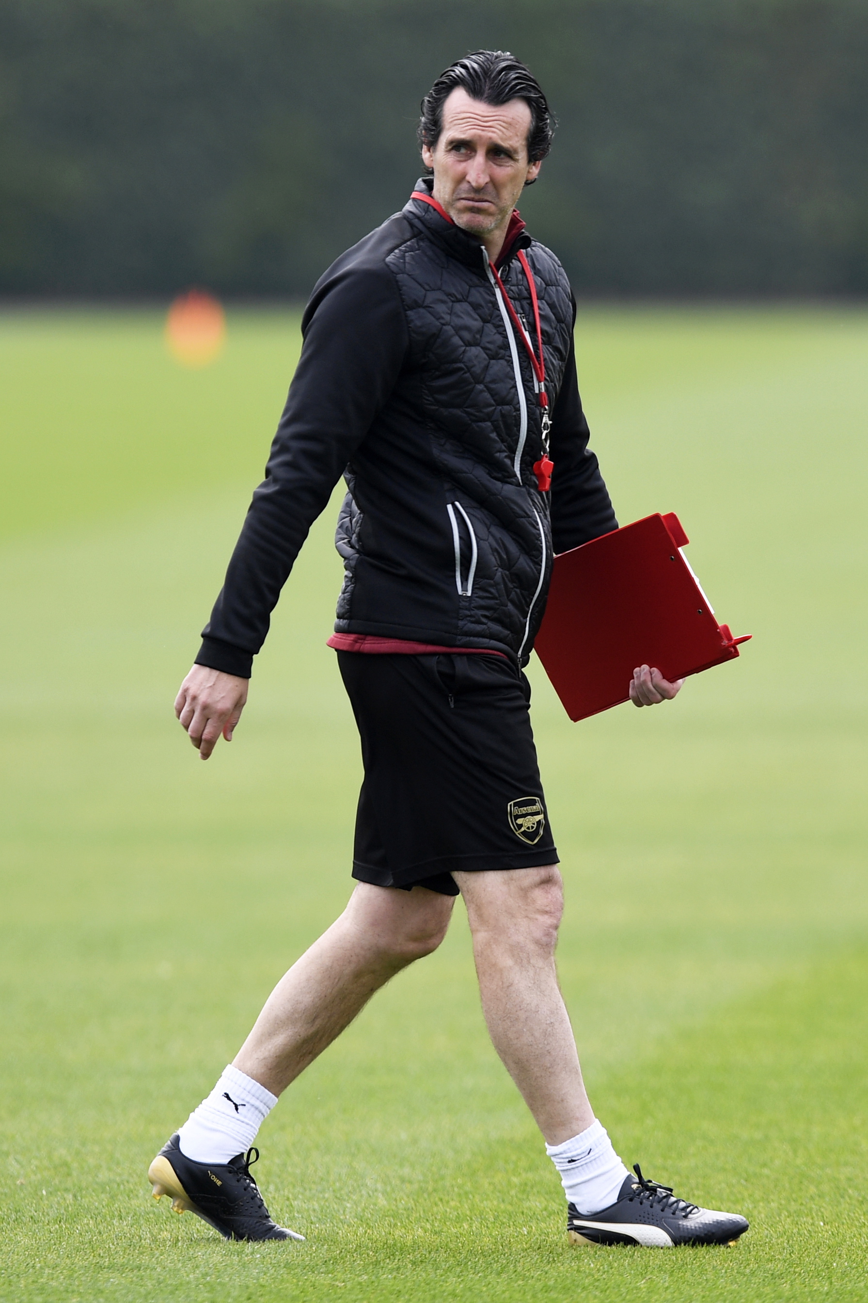 萨拉赫与利物浦关系紧张，欧冠之旅成疑（萨拉赫与利物浦矛盾升温，欧冠前景堪忧）