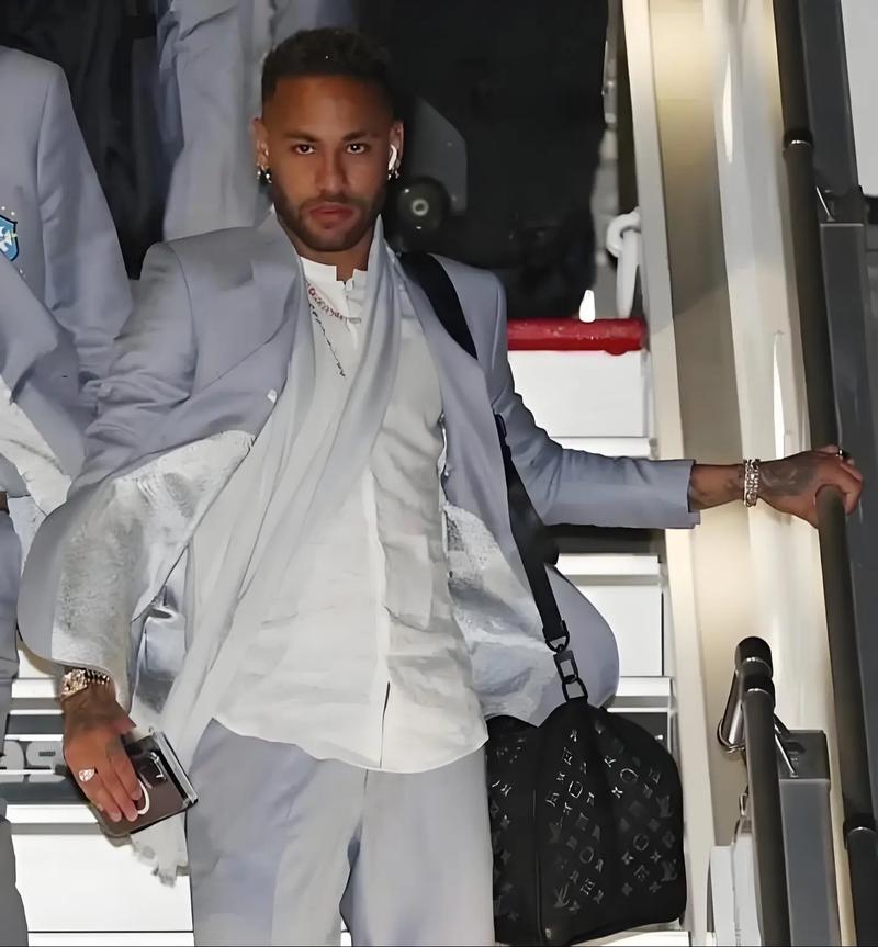 德天空：小腿肌肉受伤的伯卡特至少会缺席12月的比赛